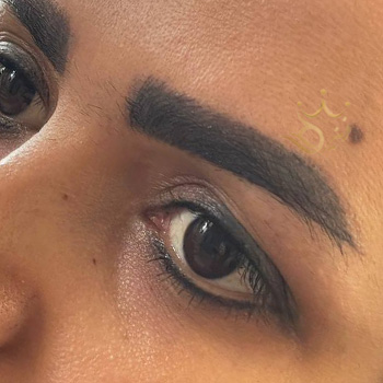 کاشت ابرو در مشهد خانم بهمن