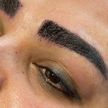 کاشت ابرو در مشهد خانم بهمن